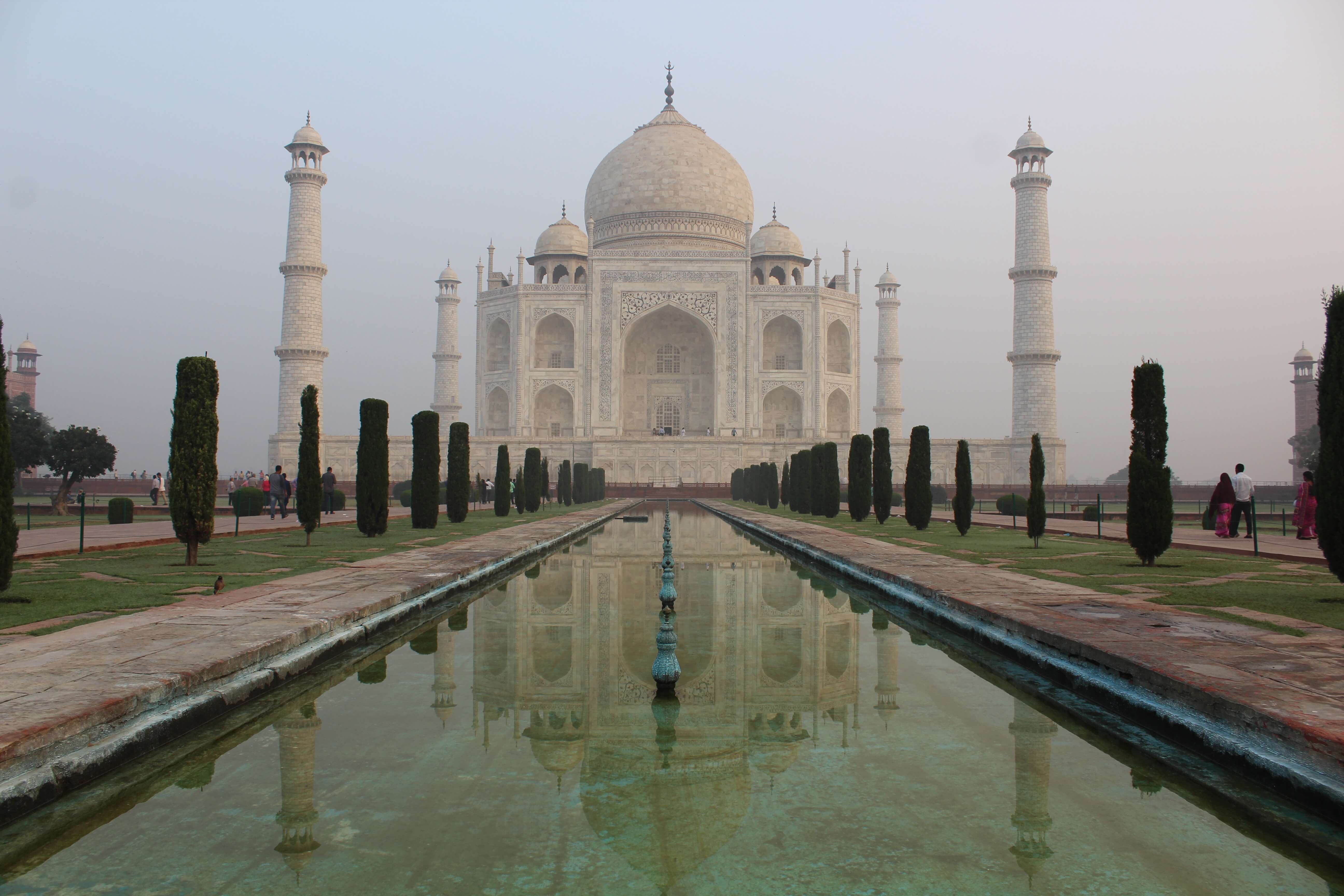 Taj Mahal in Agra - der Inbegriff symmetrischer Architektur
